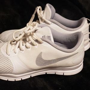 White nike shoes
